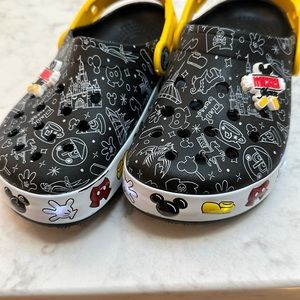 NWOT Mickey Mouse Walt Disney world limited edition light up crocs size 1